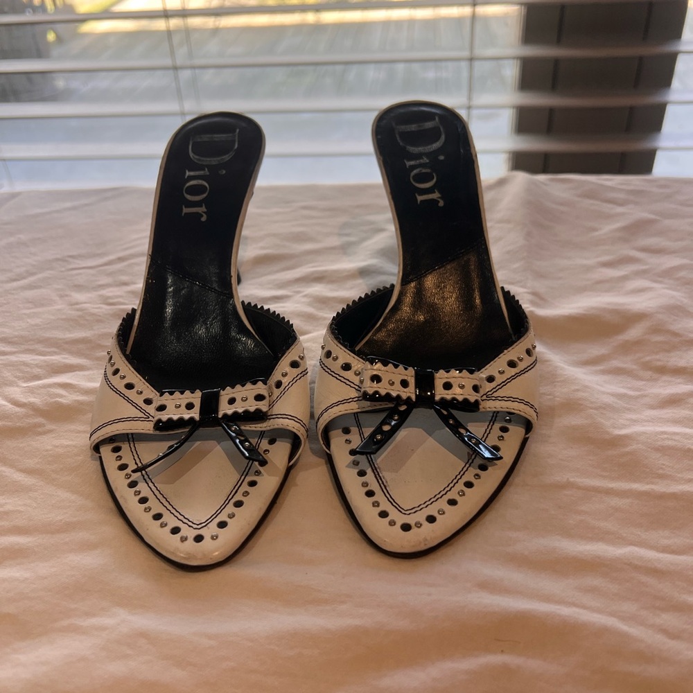 Vintage Dior Women's Black and White kitten heel